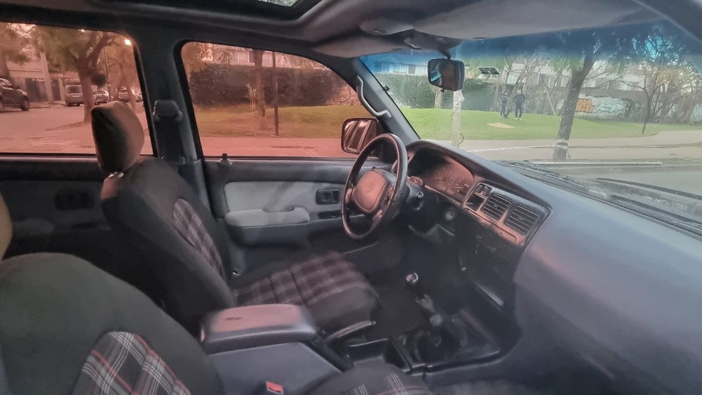 Toyota Sw4  4x4 3.0 Turbo  — foto 7